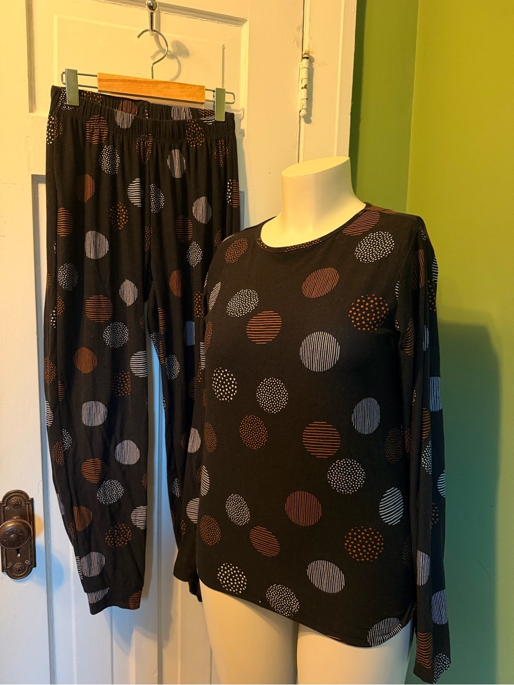 Lov - Women's Black Polka Dot Long-Sleeve Pajama Set Size Small